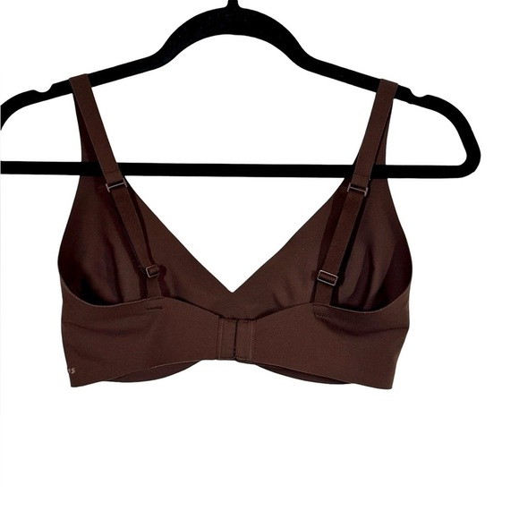 SKIMS Naked Plunge Bralette Wireless Bra in Cocoa - Picture 7 of 9